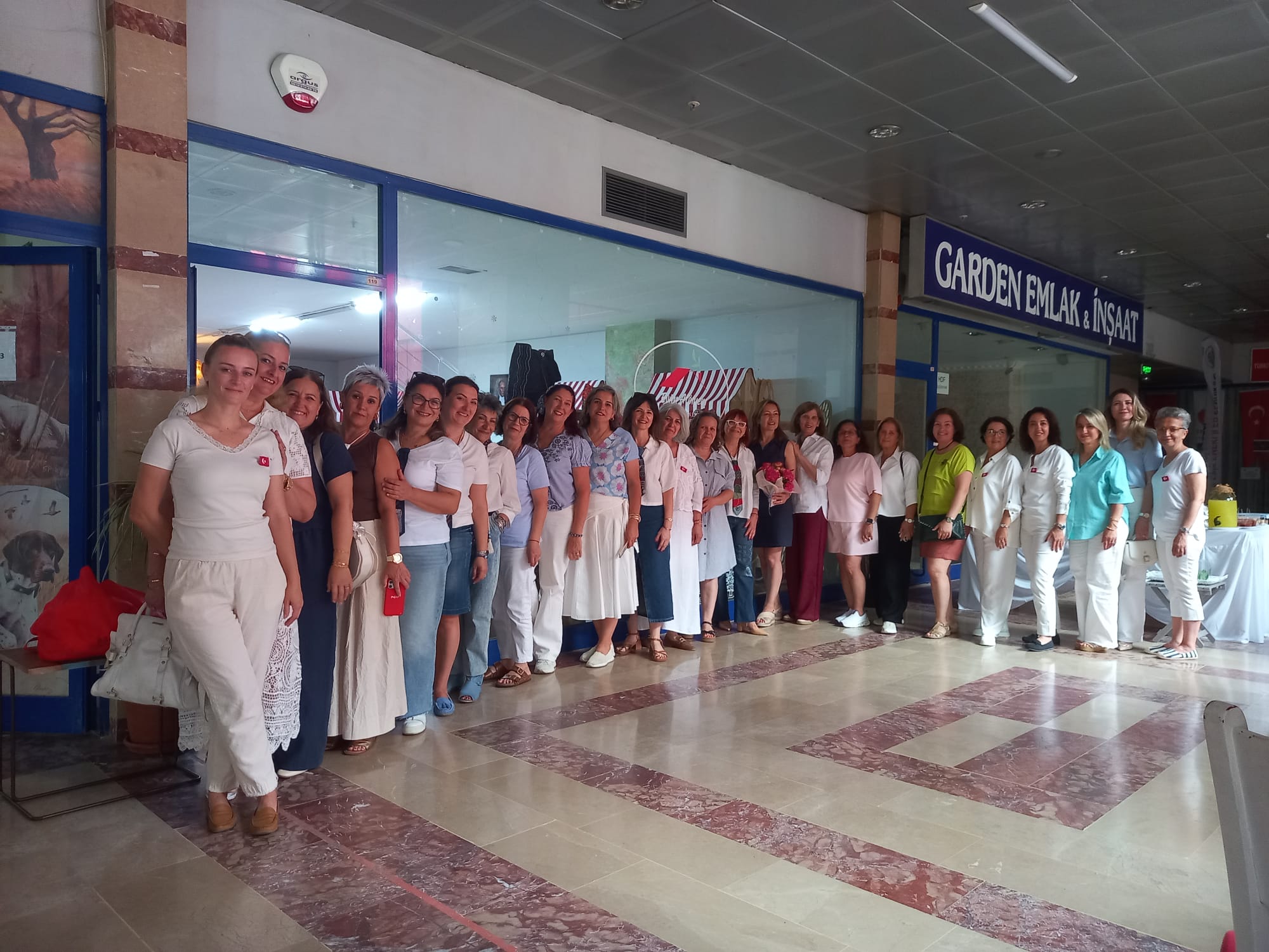 Düşlere Yürüyen Kadınlar